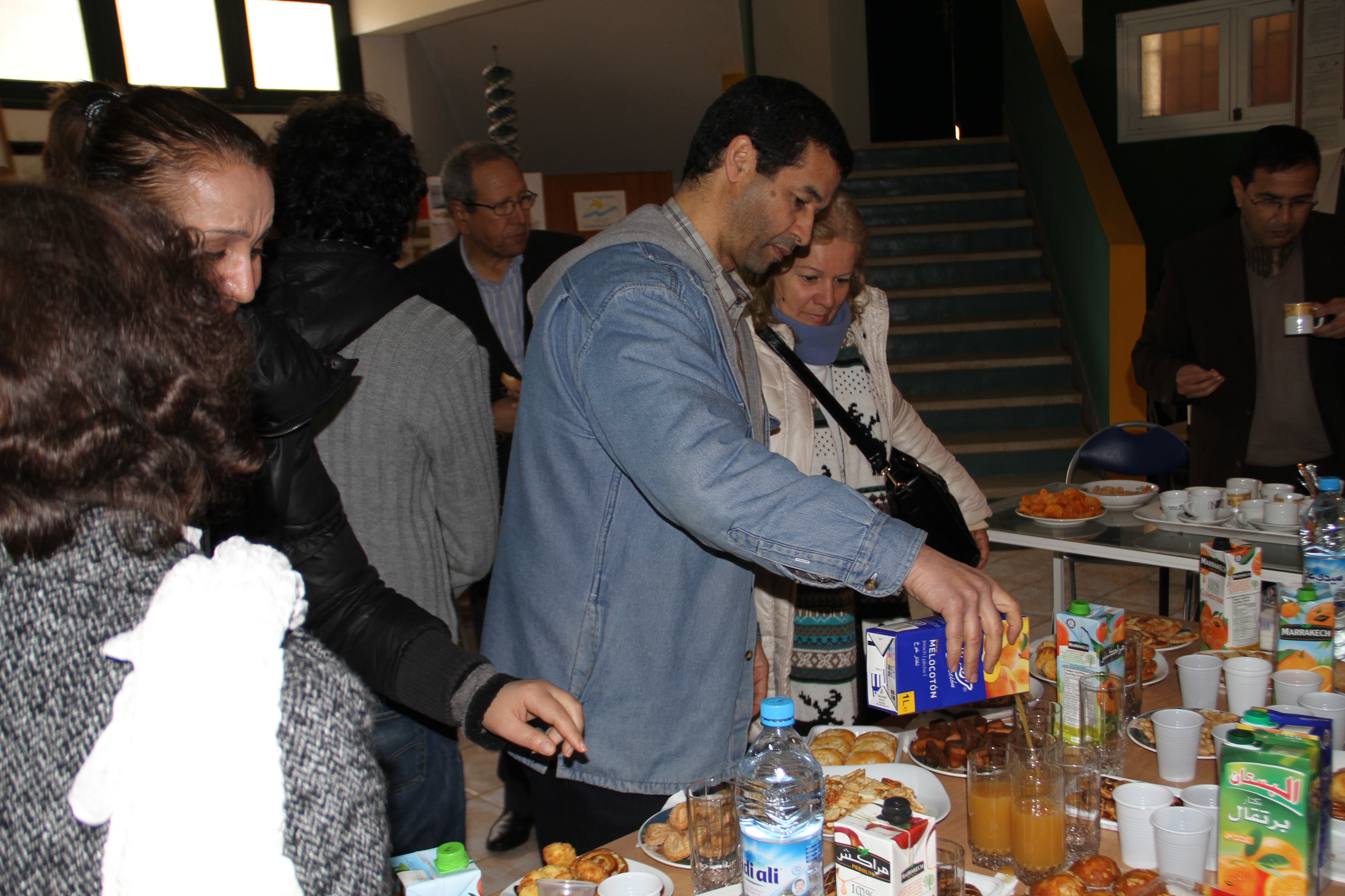 Pause de th�/caf� � l'honneur des membres.