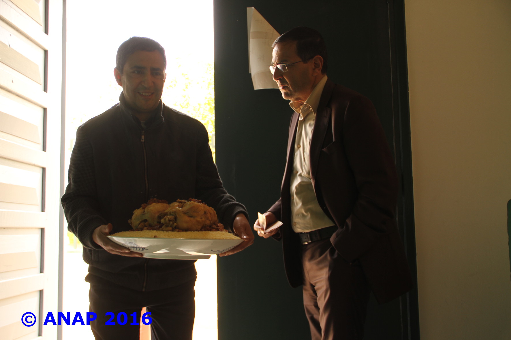 Toutes et tous � table!