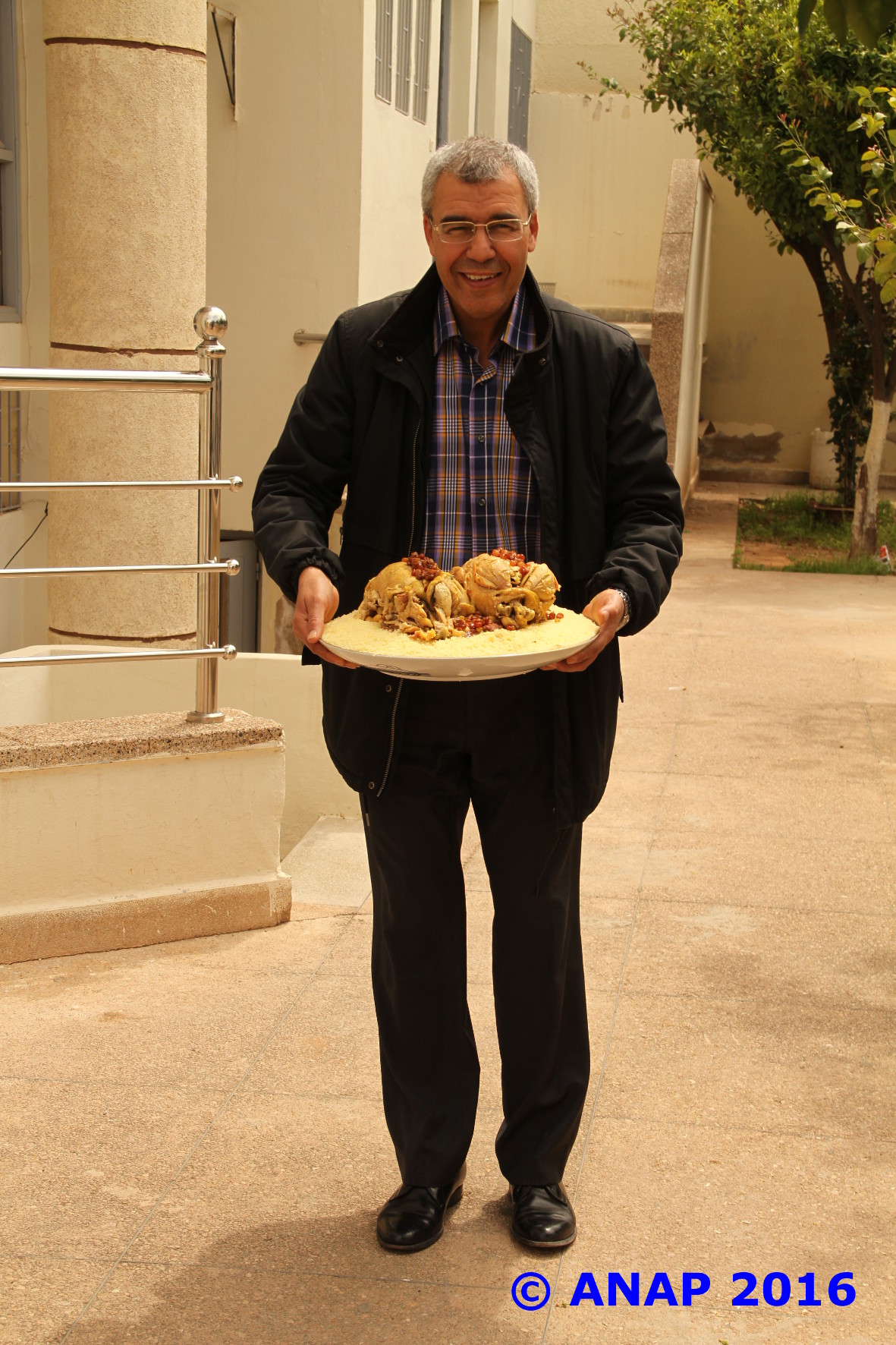 Toutes et tous � table!