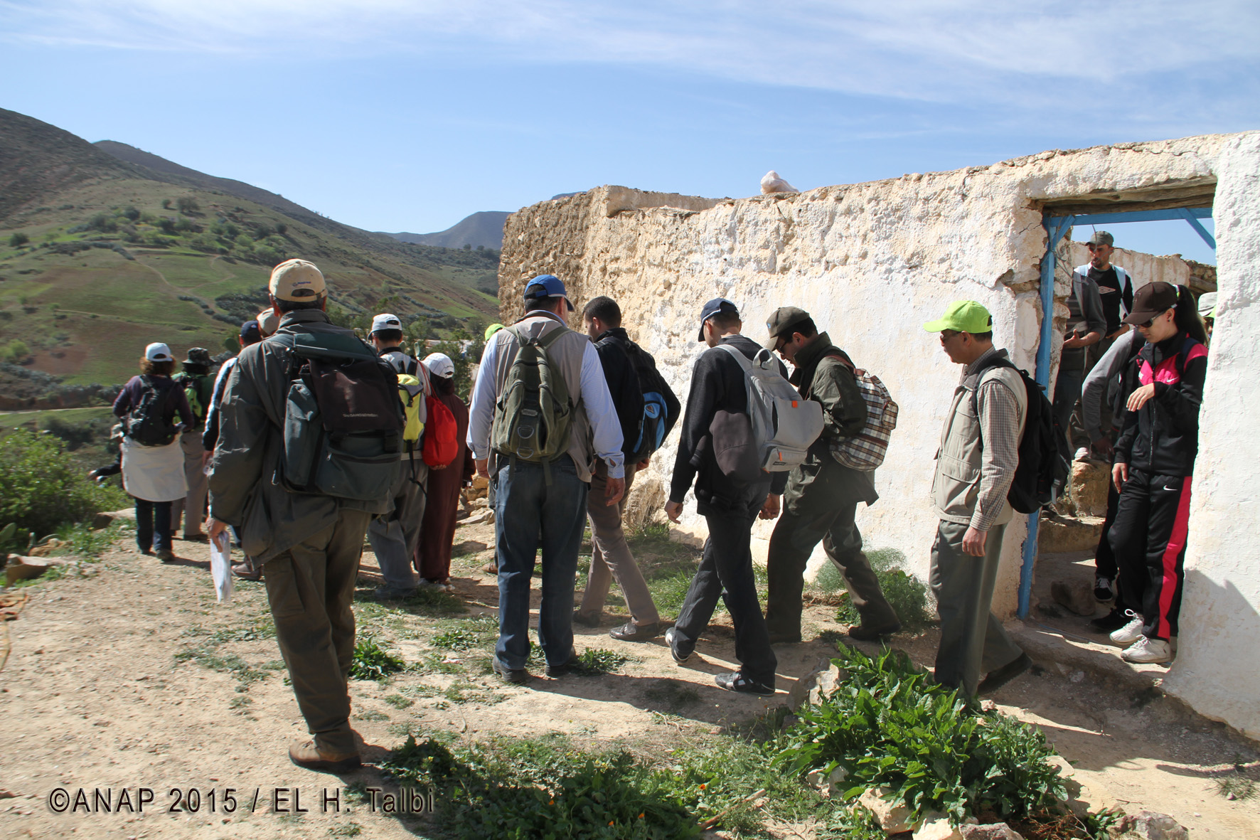 Sortie de l'ancienne mosqu�e et d�but d'escalade