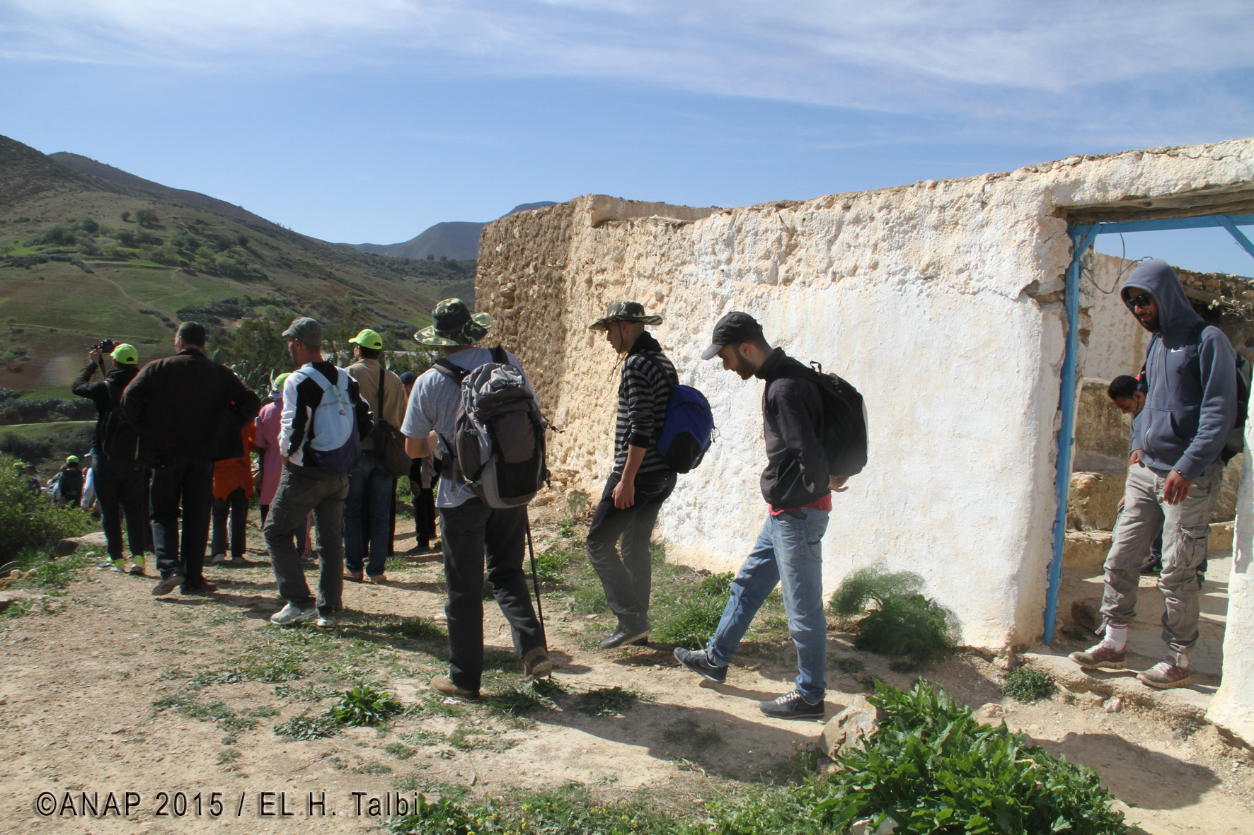 Sortie de l'ancienne mosqu�e et d�but d'escalade