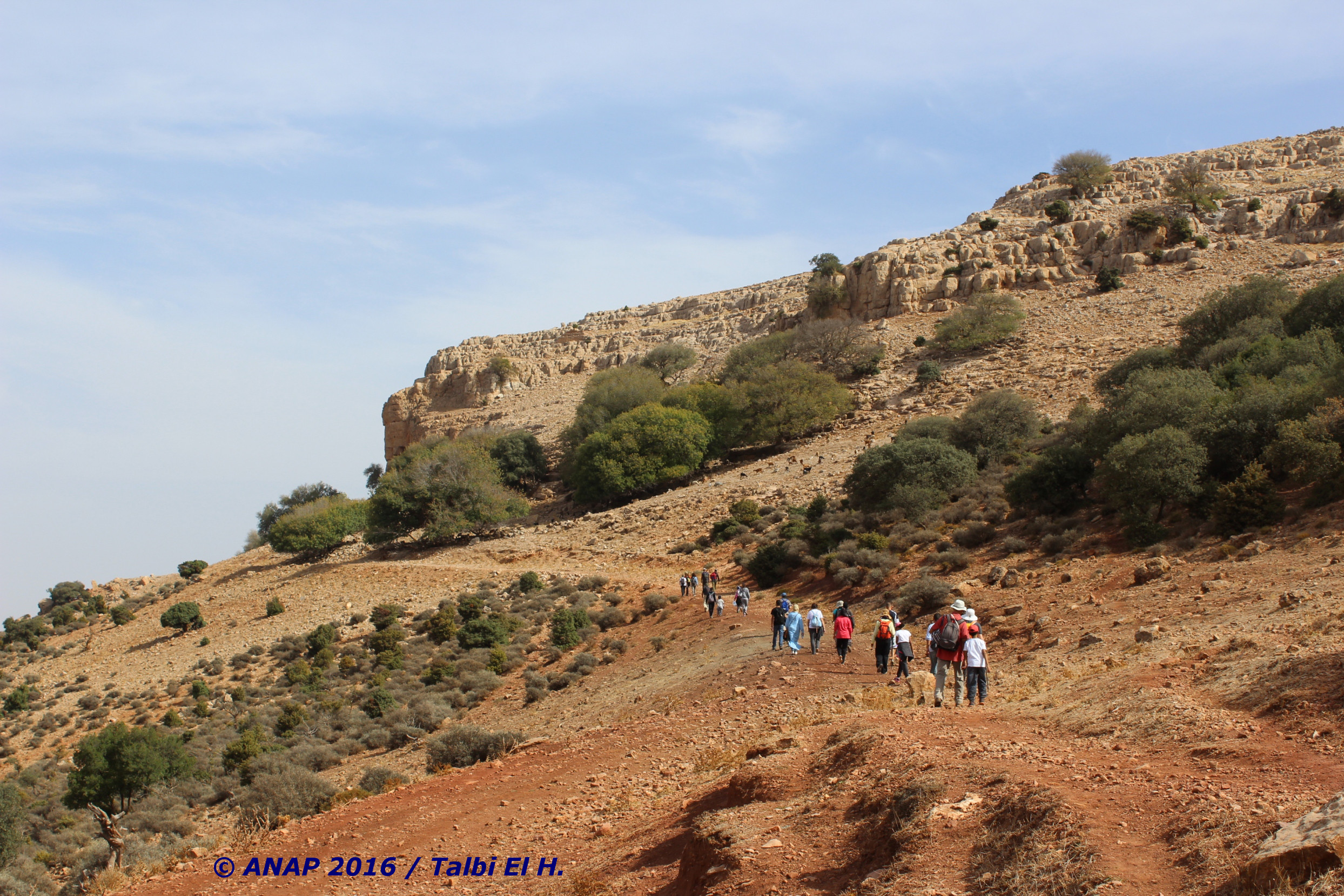 Vers la source principale