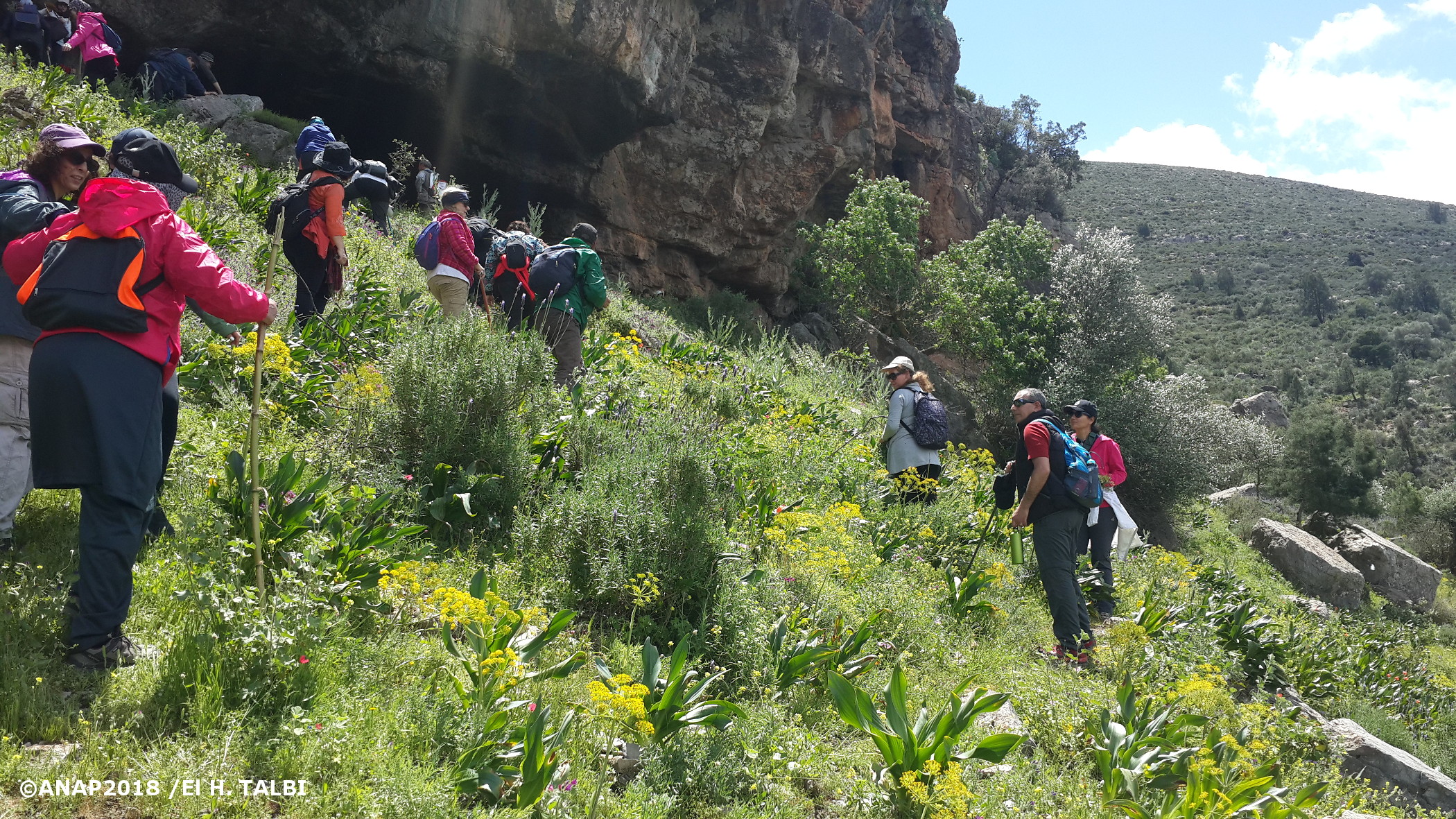 Escalade vers la Grotte