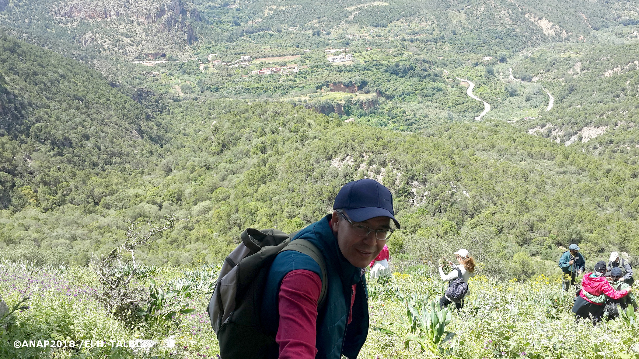 Belle vue sur Oued Ferrouj en bas / Grotte du Chameau