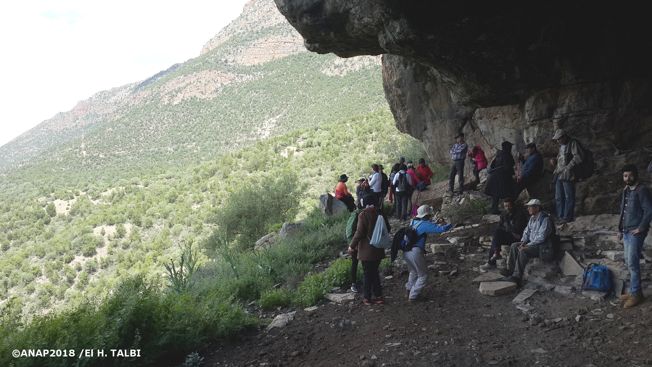 Large grotte! Belles vues!